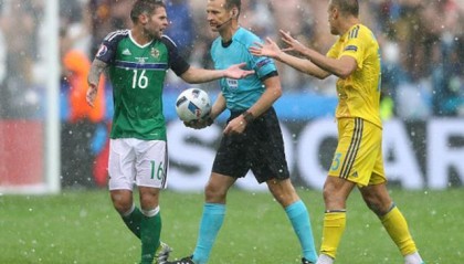 欧洲杯第一场雨战来袭?布加勒斯特球场成了游泳池