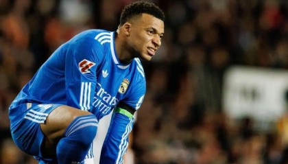 开云登录入口-姆巴佩膝伤复发拒手术，皇马与世界杯终难两全？