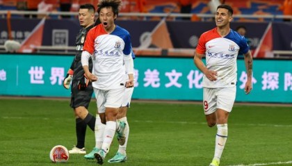 严益唯：路易斯带着申花新老国脚练级